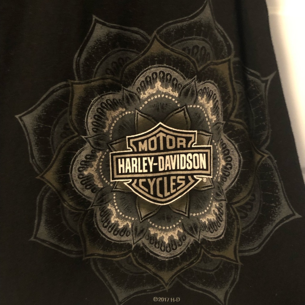 Harley Davidson 2017 tee shirt women’s size Large